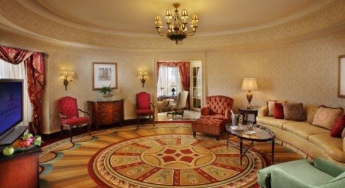 The Willard Oval Suite Living Room